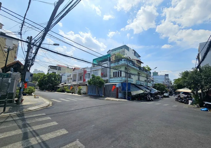 Bán Nhà MT đs 13 P Tân Kiểng. Dt: 6,1x18m 1 trệt 2 lầu. vị trí đẹp Giá 20,5 tỷ. LH: 0942.18.38.68 Huy
