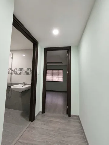 ✅ Vị trí: cách chợ Bình Thới vài bước chân. Nhà đối diện trường học Nguyễn Bá Ngọc, hẻm trước nhà 6m thông Lạc Long Quân