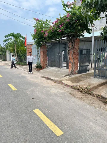 Ông Bà lớn tuổi nên gửi bán lô đất xào có mặt tiền 5m! Đường nhựa 8m, thích hợp cho anh chị xây nhà vườn, xây trọ, biệt thự vườn,...