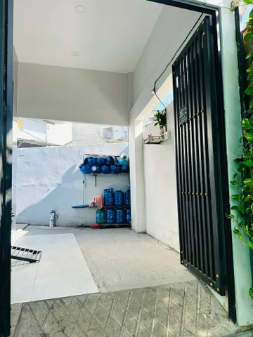 Nhà ngay Chợ chỉ 6 ti 4 - 5x20m - 3 Tầng - TL10 - Xe hơi đổ cổng