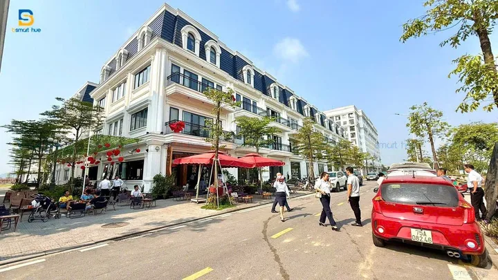 Shophouse mặt tiền Trường và Chợ chỉ vs 2ty4 (30%) dòng tiền 40tr/th