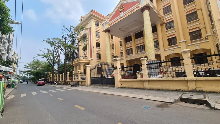 🔥 (GẦN LOTTE MART NGUYỄN VĂN LƯỢNG) HẺM Ô TÔ - 23.x TỶ - 5.6M x 24M (232M²) - NỞ HẬU 15.8M, DÒNG TIỀN 45TR/THÁNG 🔥