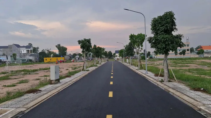 Đất Long Thành mặt tiền kinh doanh, dân cư đông đúc!!!!Sổ sẵn chỉ hơn 10 tr/m2!