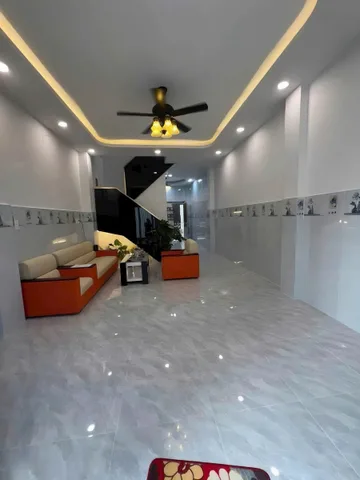 Nhà 42m2 thổ cư 1/ đường Lê Thị Riêng (ngay siêu thị Metro). Có 2PN 2WC, ban công. Giá 1,85 tỷ có TL