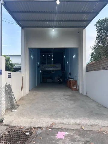 Kho mặt tiền đường nhựa thông 103m2 có sẵn 94 m2 thổ cư giá 5.3 tỷ ngay cụm trường học Đông Hoà gần QLộ 1K