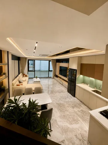 NHÀ MỚI Ở NGAY - GARA OTO - NGUYỄN VĂN CỪ - LONG BIÊN - THANG MÁY LÊN TẬN NÓC NHÀ - FULL NỘI THẤT CAO CẤP.
