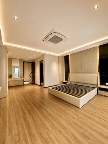 NHÀ MỚI Ở NGAY - GARA OTO - NGUYỄN VĂN CỪ - LONG BIÊN - THANG MÁY LÊN TẬN NÓC NHÀ - FULL NỘI THẤT CAO CẤP.