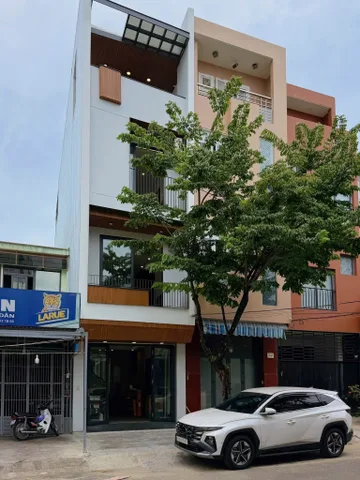 🔴 Bán Nhà mặt tiền Hải Châu, sát Sông Thăng Long, đường Nguyễn Xuân Nhĩ, 4 Tầng 4PN ( full nội thất ) - Giá 12.7 tỷ