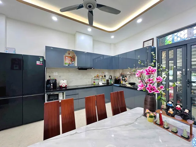 BÁ.N NHÀ ĐẸP CẠNH TỈN.H LỘ 10 - ĐƯỜNG XE TẢI  - BTCT  - ( 4X18M )