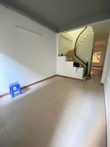 Cho thuê nhà NGUYÊN HỒNG, Đống Đa. 18.5 triệu/tháng. Cho thuê: Hộ gia đình, KD Onl, Văn Phòng, KD Onl...