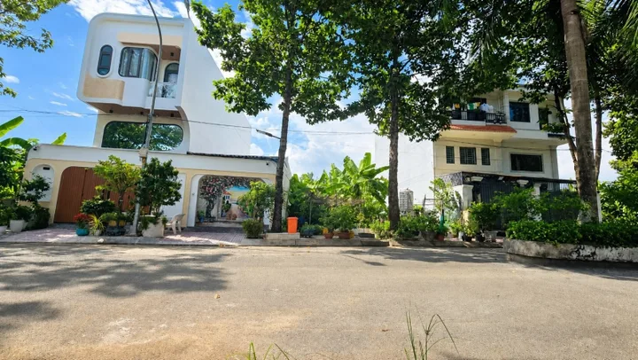 Bán Đất 101.8m2 full thổ cư, giá 8.5 tỷ  - Phường Phú Hữu Quận 9 TP. Hồ Chí Minh