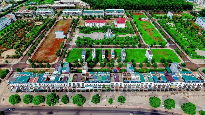 Nhà phố mặt tiền Hà Huy Tập - đối diện công viên tại khu đô thị Ân Phú