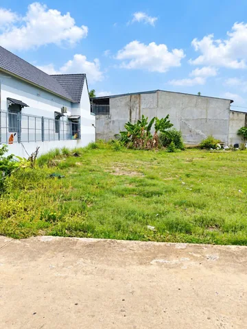 Bán gấp 250m2 sẵn thổ cư giá 280 triệu sổ riêng