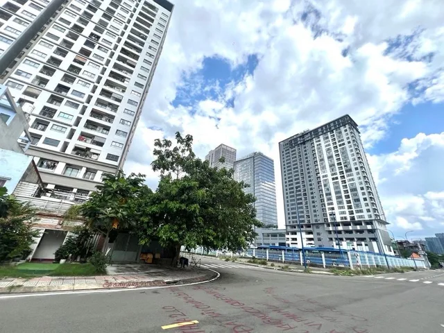 Mặt Tiền Bờ Kè Rạch Văn Thánh Bình Thạnh - 20.xxx tỷ - 6.7x14m (94m²) - Ngang 6.7m Khủng, View Landmark 81, Tiện Xây CHDV