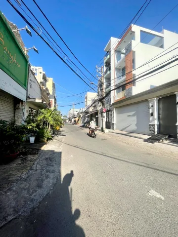 Nhà 2 Tầng Mới Đẹp – Sát Khu Tên Lửa – Sổ Hồng Hoàn Công Đủ!