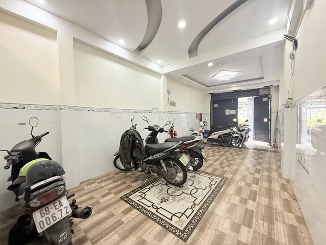 (Sát Mặt Tiền Nơ Trang Long P7) Hẻm Xe Tải Trải Nhựa - 19.99 Tỷ - 3.5x20m (70m²) - 4 Tầng 15 Phòng Khép Kín, PCCC Đầy Đủ, HĐ Khoán 50Tr/th