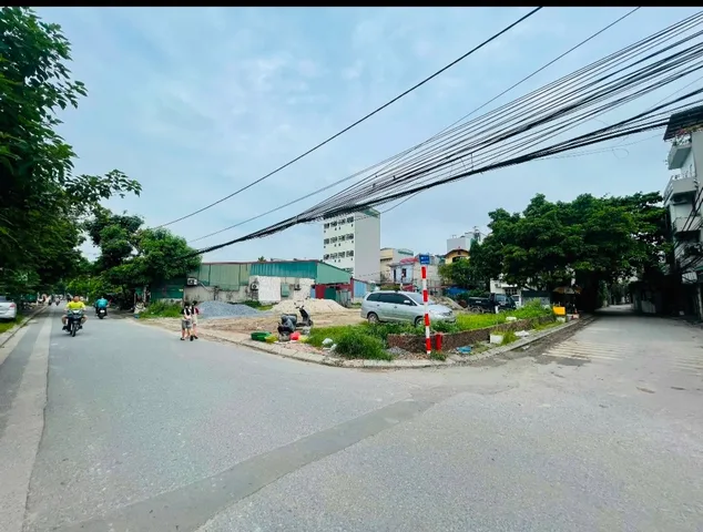 Bát Khối,Long Biên 350 m2 thổ cư giá 32 tỷ lô góc 3 thoáng,đường ô tô tránh