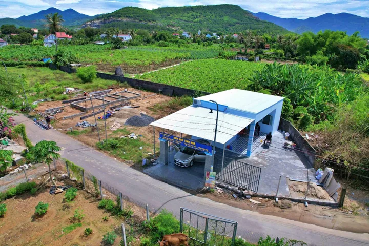 Bán Nhà cấp 4 mặt tiền đường nhựa Vườn Thành tặng gần 100m2 đất ngoài sổ