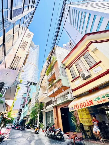 QUẬN 1: SIÊU PHẨM KHAN HIẾM THÔNG 3 CUNG ĐƯỜNG KIM CƯƠNG NGUYỄN HUỆ & HẢI TRIỀU & HÀM NGHI- BÁN NHÀ 5 TẦNG BTCT MẶT TIỀN HXH 8M HÀM NGHI- DT 5,3M*18M- SẴN HDT 53TR/TH- 0938676685 GIANG GIANG