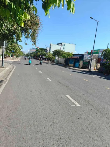 hiếm nhà bán tân phú nhà gân trung tâm thuận tiện di chuyển