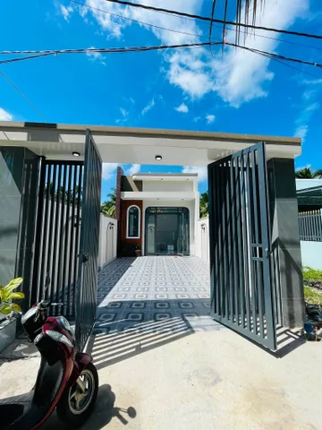 Nhà mới xây dựng 215m2 có sân vườn hẻm xe hơi 7 chỗ, Trung An, Tp Mỹ Tho
