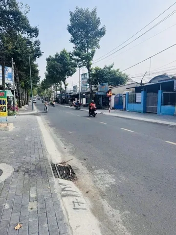 Bán đất tặng luôn căn nhà mặt tiền Hồ Văn Cống-Tương Bình Hiệp (phường Chánh Hiệp-TP.HCM).Gần ngã ba UBND Phường Chánh Hiệp,vị trí thuận tiện kinh doanh, buôn bán, mở spa, văn phòng