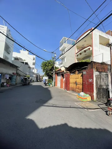 Bán gấp nhà 3 lầu hẻm Nguyễn Văn Lượng sân vườn và hẻm nhựa