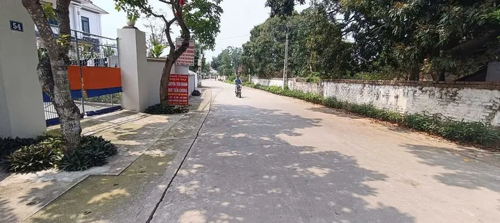 SỔ ĐỎ CẤT KÉT - SẴN NHÀ Ở NGAY - CHỈ CÓ TẠI BẤT BẠT, BA VÌ