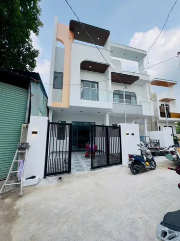 Nhà trệt lầu xây mới Phú Mỹ-sát bên Chợ Phú Mỹ (phường Bình Dương-TP.HCM) Vị trí thuận tiện, khu dân cư an ninh, đường thực tế  5m thông thoáng, cách chợ Phú Mỹ 50 mét.
