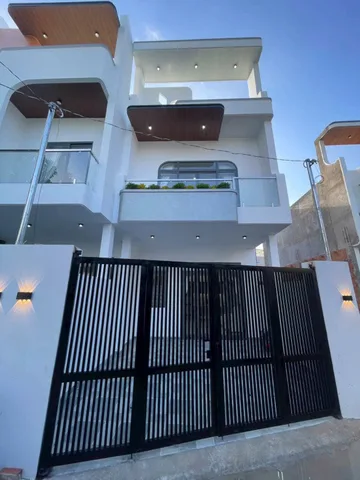 Nhà trệt lầu xây mới Phú Mỹ-sát bên Chợ Phú Mỹ (phường Bình Dương-TP.HCM) Vị trí thuận tiện, khu dân cư an ninh, đường thực tế  5m thông thoáng, cách chợ Phú Mỹ 50 mét.