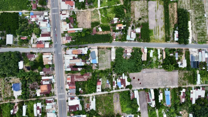 Cặp liền kề 500m2. Sẵn 200m2 thổ cư. Giá 560tr. Cách chợ 200m. Đất tại Chơn Thành - Bình Phước