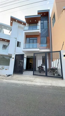 Còn 1 căn cuối Nhà 1 trệt 2 lầu xây mới đẹp Chánh Mỹ-1/Ql13 gần ngay ngã 3 Mũi Tàu sát bên Hiệp Thành Vị trí siêu đẹp 1/ Quốc Lộ 13 vào có 20m Gần Trường Việt Anh, Trường Tiểu học Hiệp Thành , bệnh viện 512 ...Khu dân cư đông đúc, an ninh, tiện kinh doanh