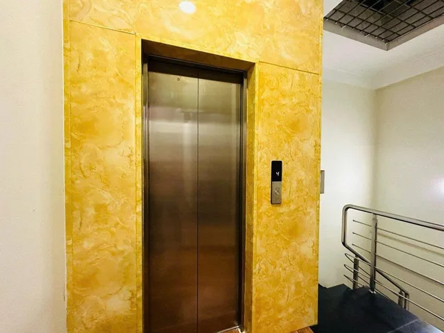 Bán gấp nhà đẹp 5 tầng mặt phố Lê Lợi, 68m2, mặt tiền 5m, thang máy, kinh doanh sầm uất,