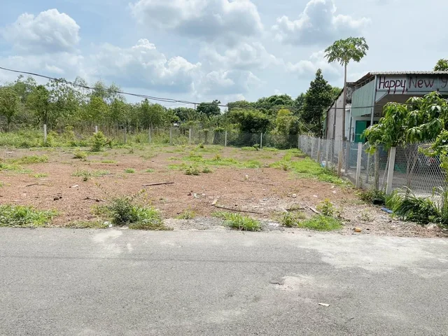 Kẹt tiền bán gấp 3.900m² đất nằm sát quốc lộ 13, KCN có vườn trái cây sẵn, giá 180 triệu