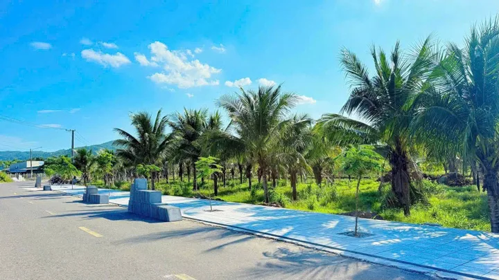 Bán nhanh lô đất gần chợ Long Mỹ view núi Minh Đạm 337m2 có thổ cư sổ sẵn giá 2 tỷ 3