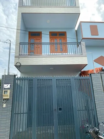 Bán nhà gồm 1 nhà 3 tầng và 1 nhà cấp 4 tổng dt 121m2 giá 9.8 tỷ tại Đường Lò Lu Phường Trường Thạnh Quận 9 TP. Hồ Chí Minh