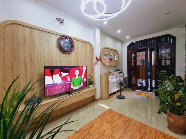 Bán gấp nhà Lê Thanh Nghị: Nhà đẹp ở ngay, sát Bách Kinh Xây, giao thông cực kỳ thuận tiện