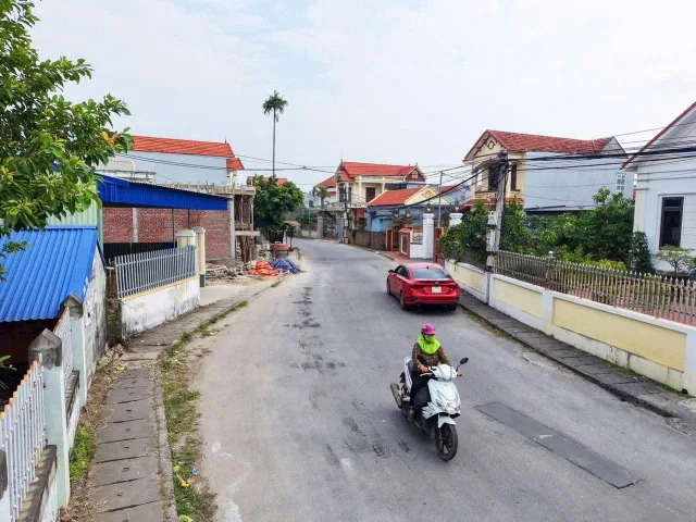 Bán Đất 65m2 tại Hoà Bình đường liên xã trải nhựa kinh doanh buôn bán đc.l/h:076.231.9990 e Thúy