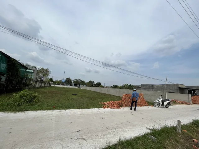 Bán lô đất vườn có sẵn thổ cư xây nhà ở củ chi, tp hcm ngang 20x40m. cách bến xe an sương 18km