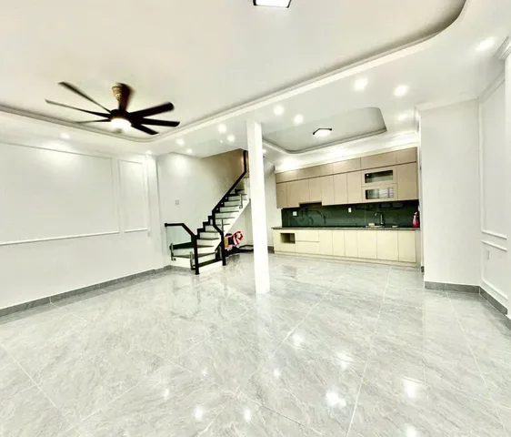 CHỦ THỞ ÔXY GIẢM GIÁ 200 TRIỆU – CƠ HỘI SỞ HỮU NHÀ TRUNG TÂM HỒNG BÀNG CHỈ 2,75 TỶ