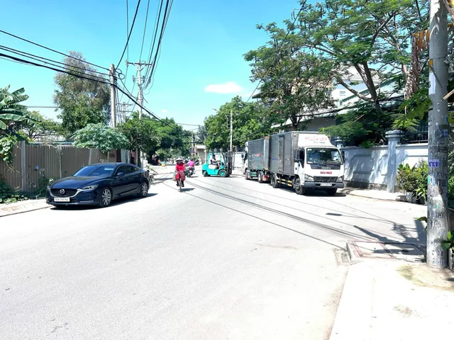 Cho thuê nhà 200m2 giá 13,5 triệu hẻm xe hơi đường số 22 phường linh Đông Thủ Đức.
