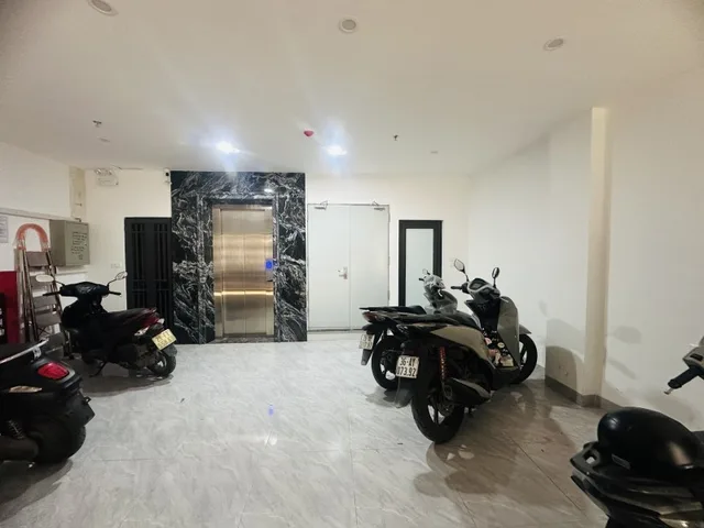 XUÂN ĐỈNH 50M2 7 TẦNG MT 6M - THANG MÁY - Ô TÔ ĐỖ CỬA - 12 PHÒNG KK - DÒNG TIỀN 60TR/THÁNG