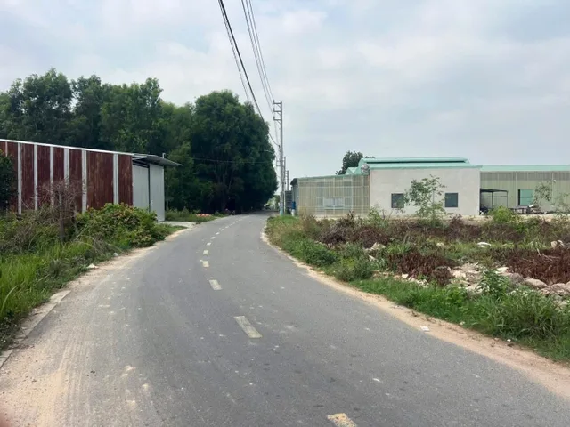 Bán Đất 200m2 có sẵn 100m2 thổ cư giá 395tr, cách Uỷ Ban Minh Long 1 phút di chuyển.