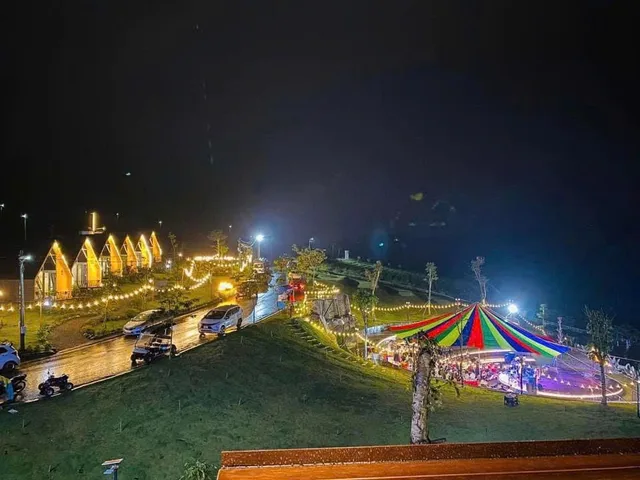 chủ ngộp 200m2 view hồ nghỉ dưỡng trung tâm thành phố bảo lộc sẵn 100 m2 thổ cư giá ngộp