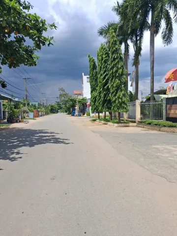 Bán Đất 2800m2 có sẵn 200 m2 thổ cư giá 10 triệu /m2 -mặt tiền đường Huỳnh Mẫn Đạt