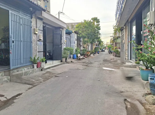 Đường xe tải, nhà 4 tầng Hương lộ 2, chỉ 5ty
