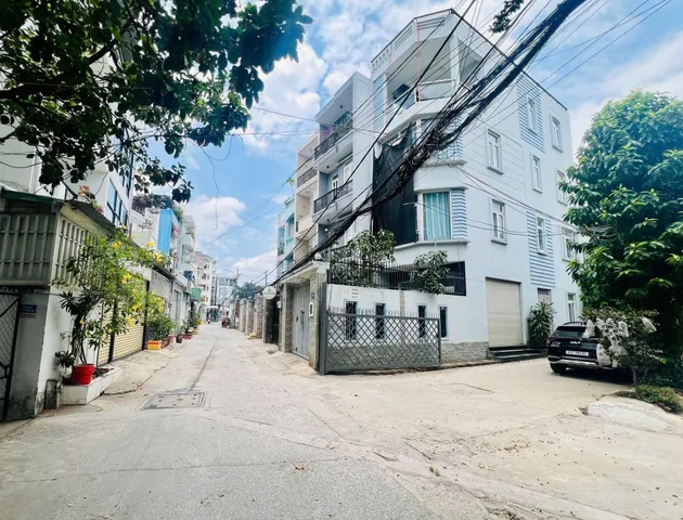 Bán Đất thổ cư Quận 2 
LÔ GÓC 2 MẶT TIỀN ĐƯỜNG ô tô thông 👉 gần đường Nguyễn Duy Trinh  217.8m2 có sẵn 135 m2 thổ cư