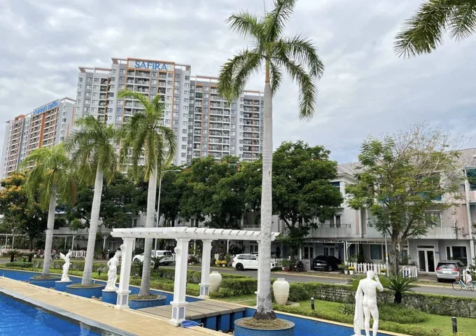 Bán Tòa nhà có dòng tiền cao MT đường 20m, song hành Võ Chí Công - kế 2 Ga Metro tuyến số 6 Tân Sơn Nhất Phú Hữu