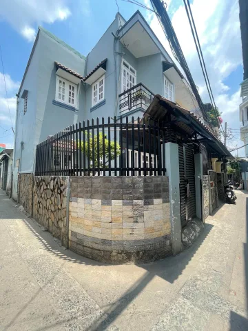 📌 (Đối Diện Co.opmart Quang Trung) Lô Góc Hẻm Thông - 11 Tỷ - 10x10m (100m²) - Bề Ngang 10m Khủng, Lô Góc 2 Tầng Thoáng Mát, Sát Mặt Tiền