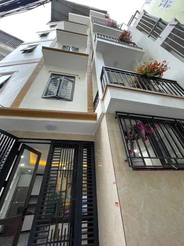 Cho thuê Nhà Ngõ 296 Lĩnh Nam - Hoàng Mai 31M² 6 Tầng 4 Ngủ Full Nội Thất - Gần Ô Tô - Giá Thuê 13,5tr